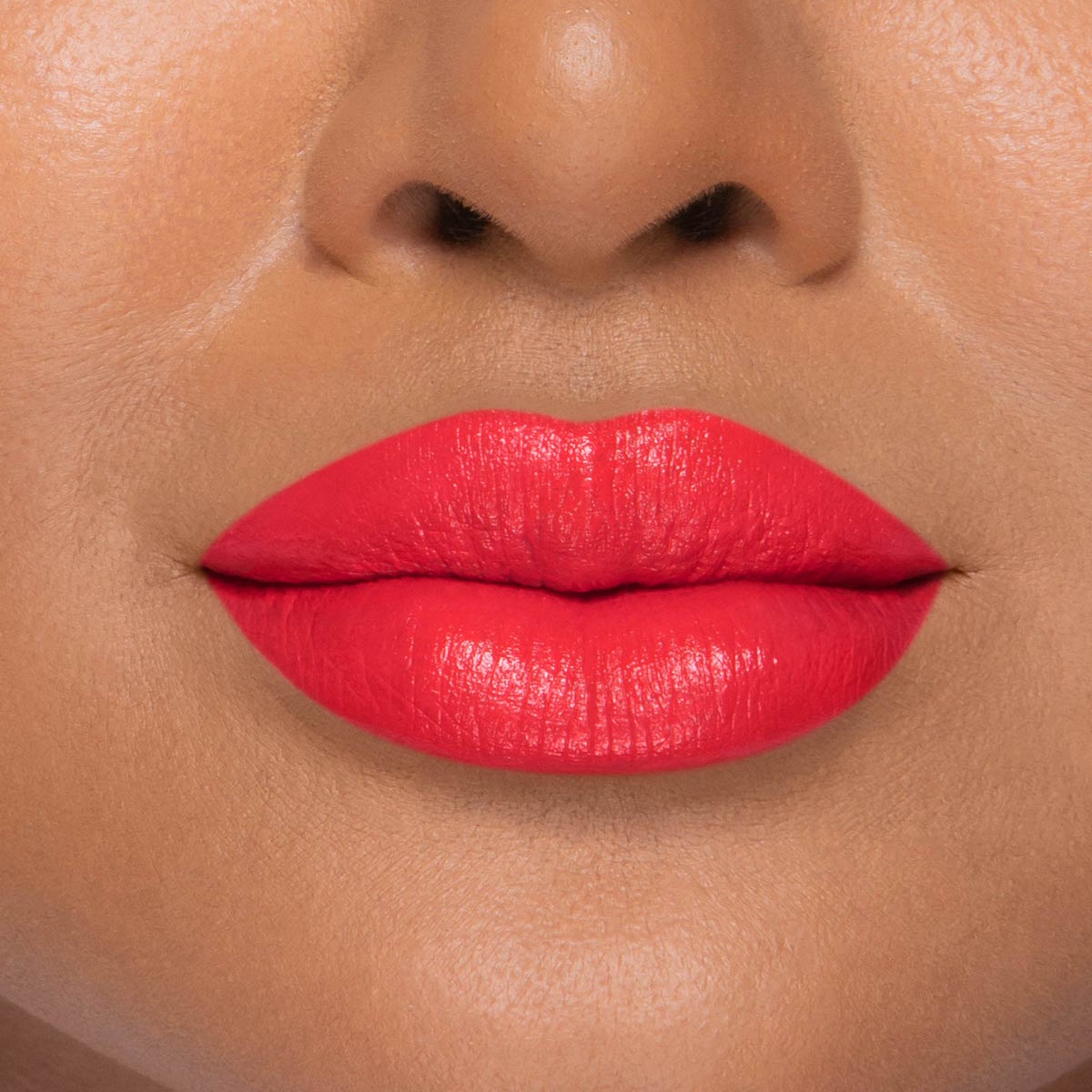 LADY BOLD LIPSTICK  (LABIAL CREMOSO)